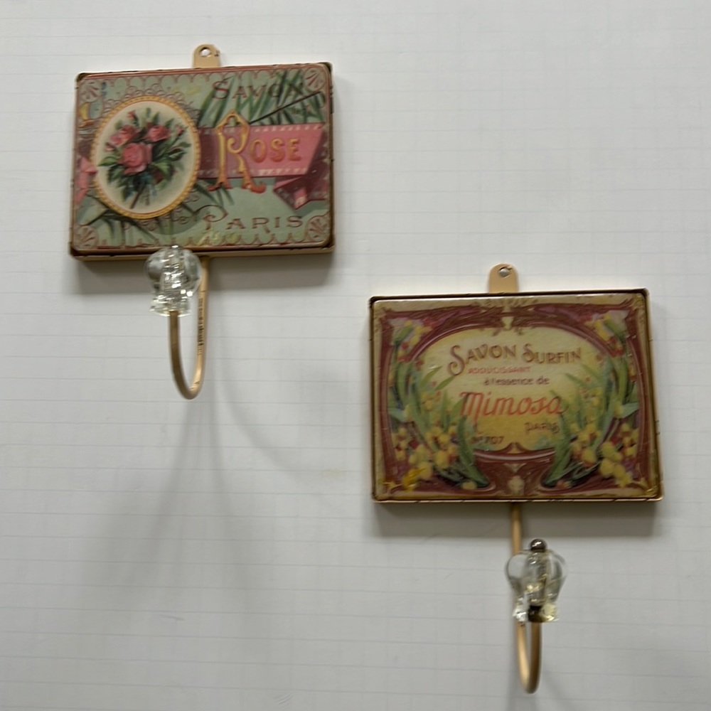 Set of 2 wall hooks